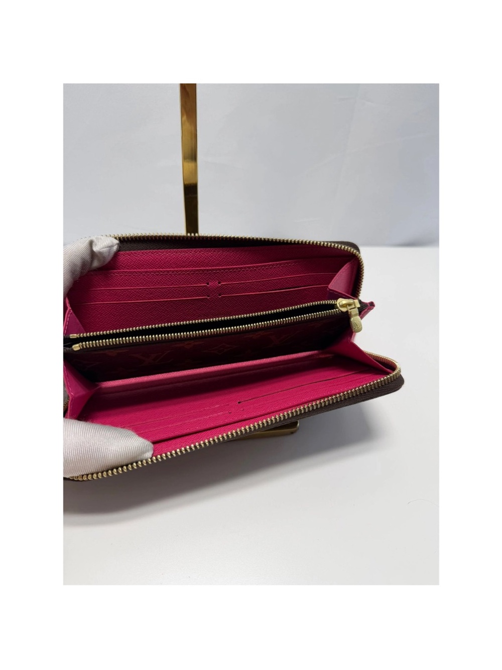 Louis Vuitton Brown Monogram Clemence Zip Wallet with Fuschia interior. - Picture 4 of 7